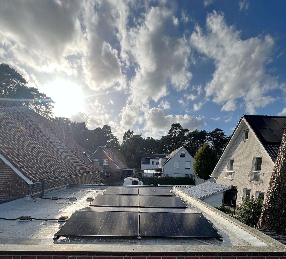 PV-Module auf einem Flachdach in Meppen, 13,2 kWp