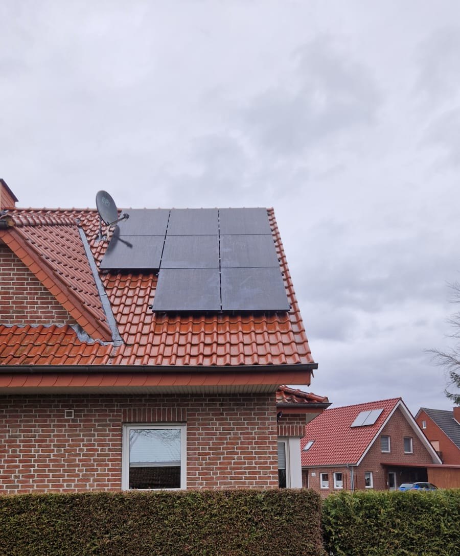 Wohnhaus in Haren mit PV-Modulen auf dem Ziegeldach