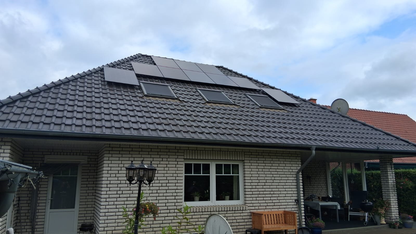 Walmdach in Oberlangen mit 10,56 kWp PV-Anlage